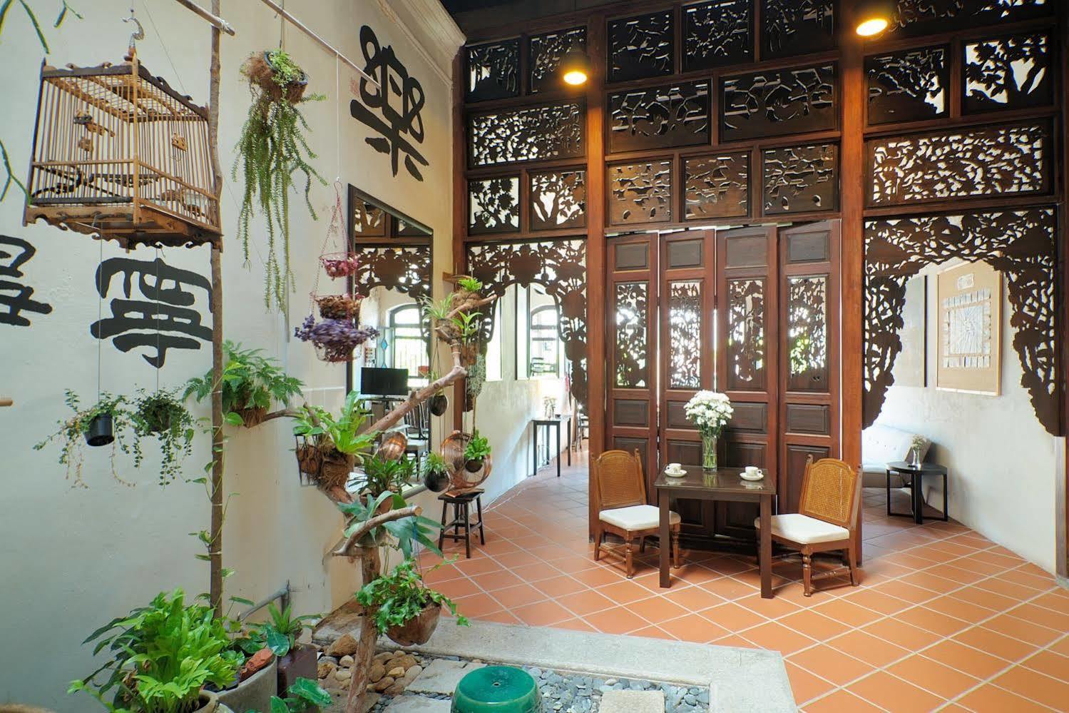 Carnarvon House Guest house 2*