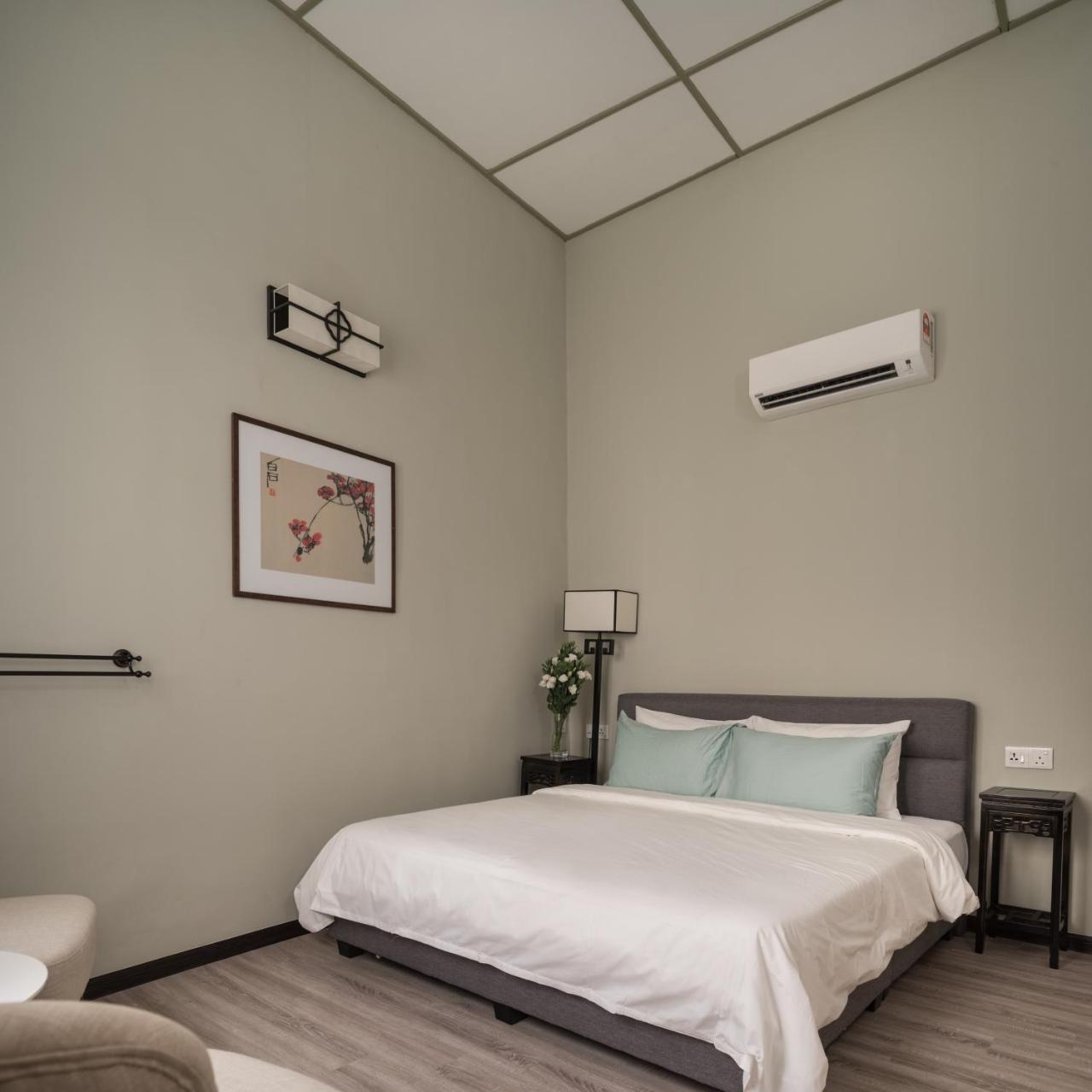 Carnarvon House 2*