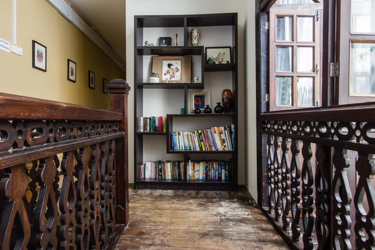 Carnarvon House 2*